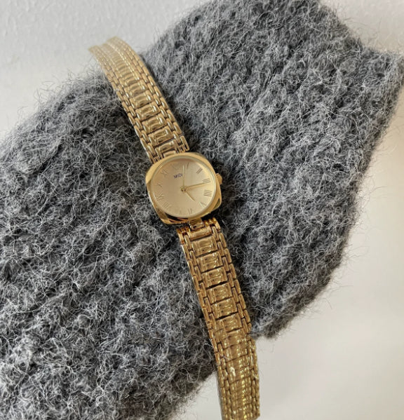 Elegante Kettenuhr
