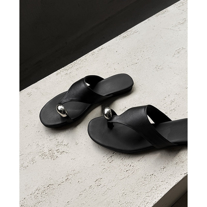 Schafsfell-Sandalen mit Metallschnalle