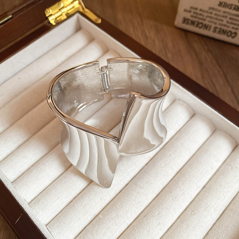 Breites, unregelmässiges Armband – Bild 4 | LuxeStyle