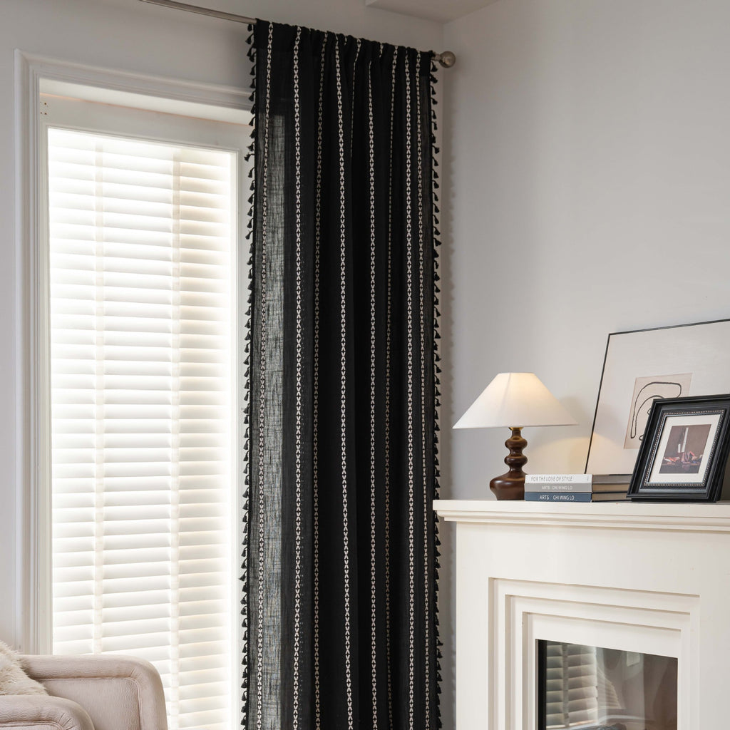 Schwarz-Weiß Jacquard-Vorhang mit Stangen