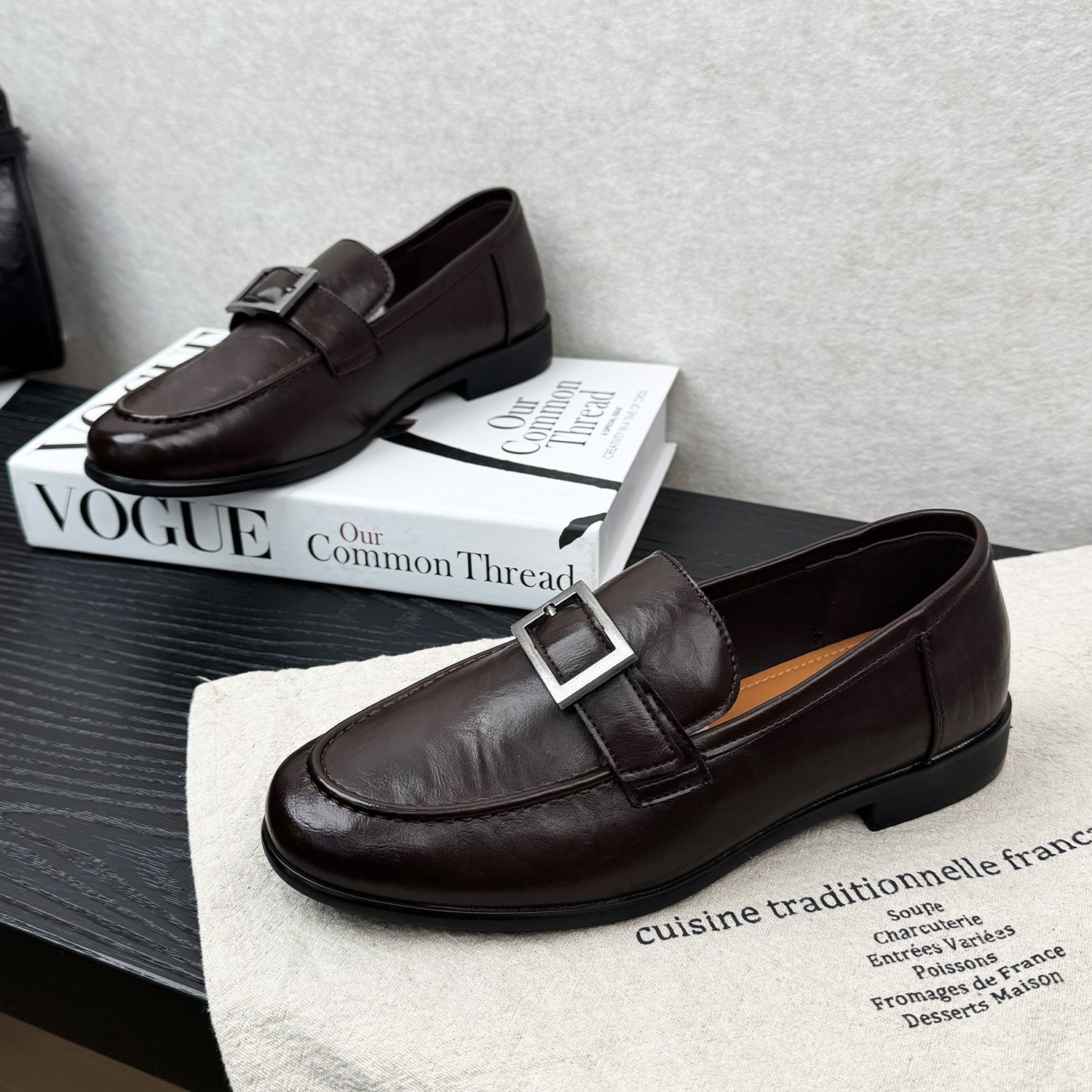 Leder-Slipper mit Metallschnalle