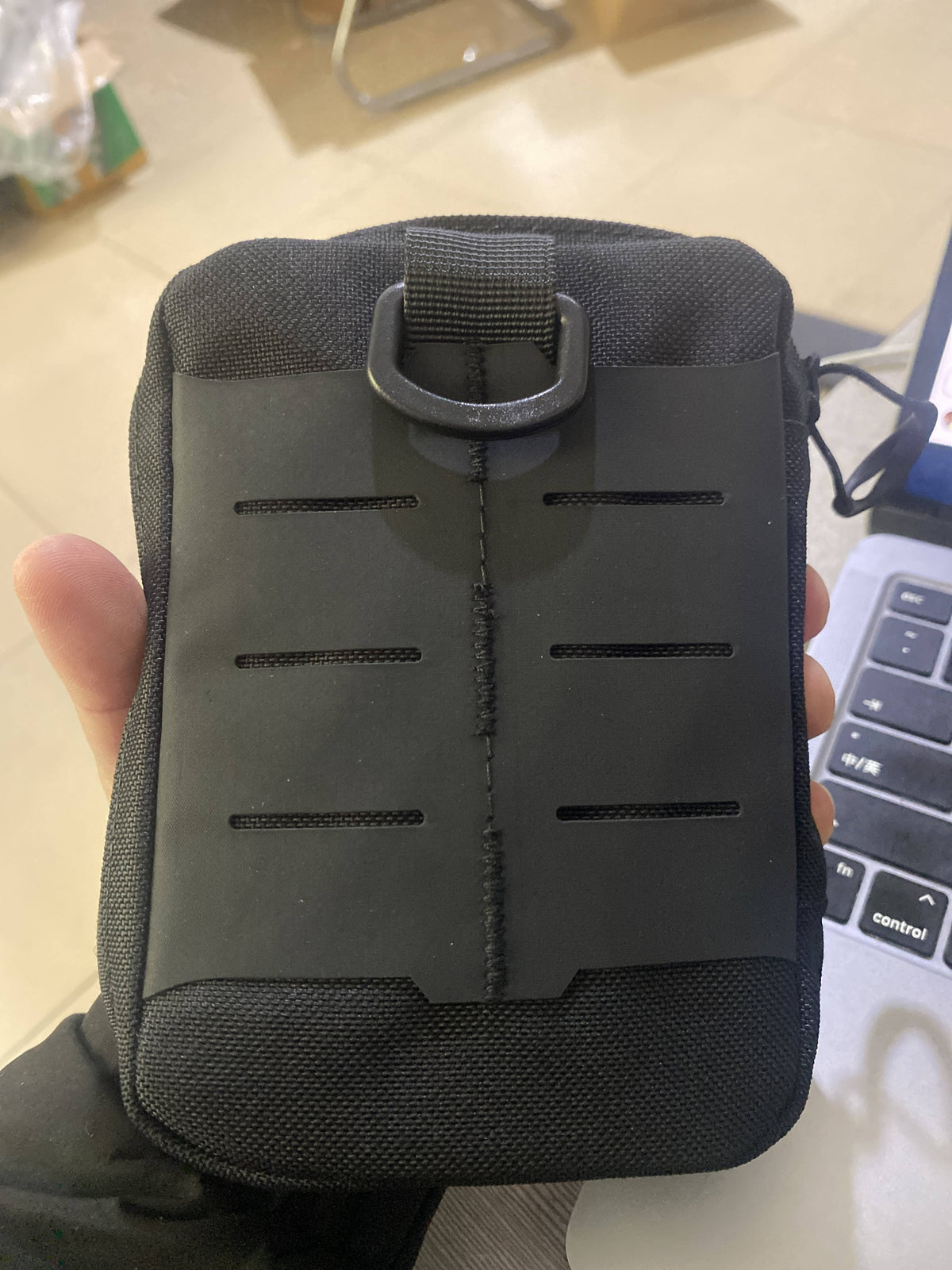 Taktische Hüfttasche mit Erste-Hilfe-Kit – Bild 1 | LuxeStyle