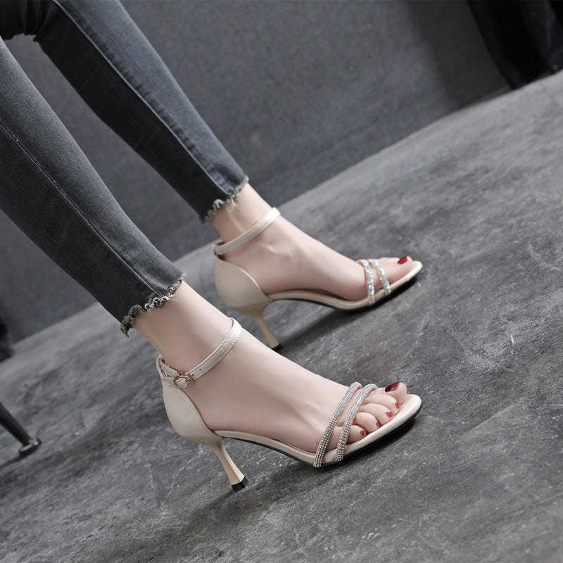 Elegante Satin-Sandalen mit hohem Absatz – Bild 3 | LuxeStyle