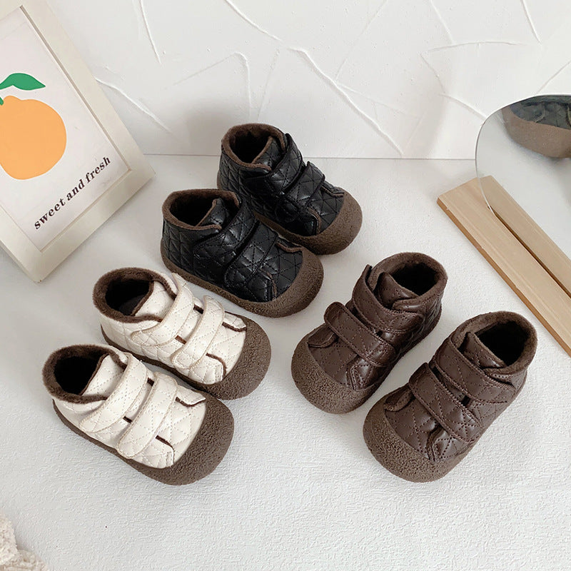 Kinder-Kuschelschuhe mit Anti-Kick-Technik