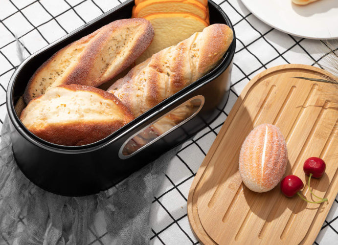 Brotbox aus Metall mit Bambusdeckel