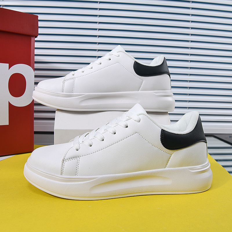 Weisse Sneaker aus Kunstleder – Bild 3 | LuxeStyle