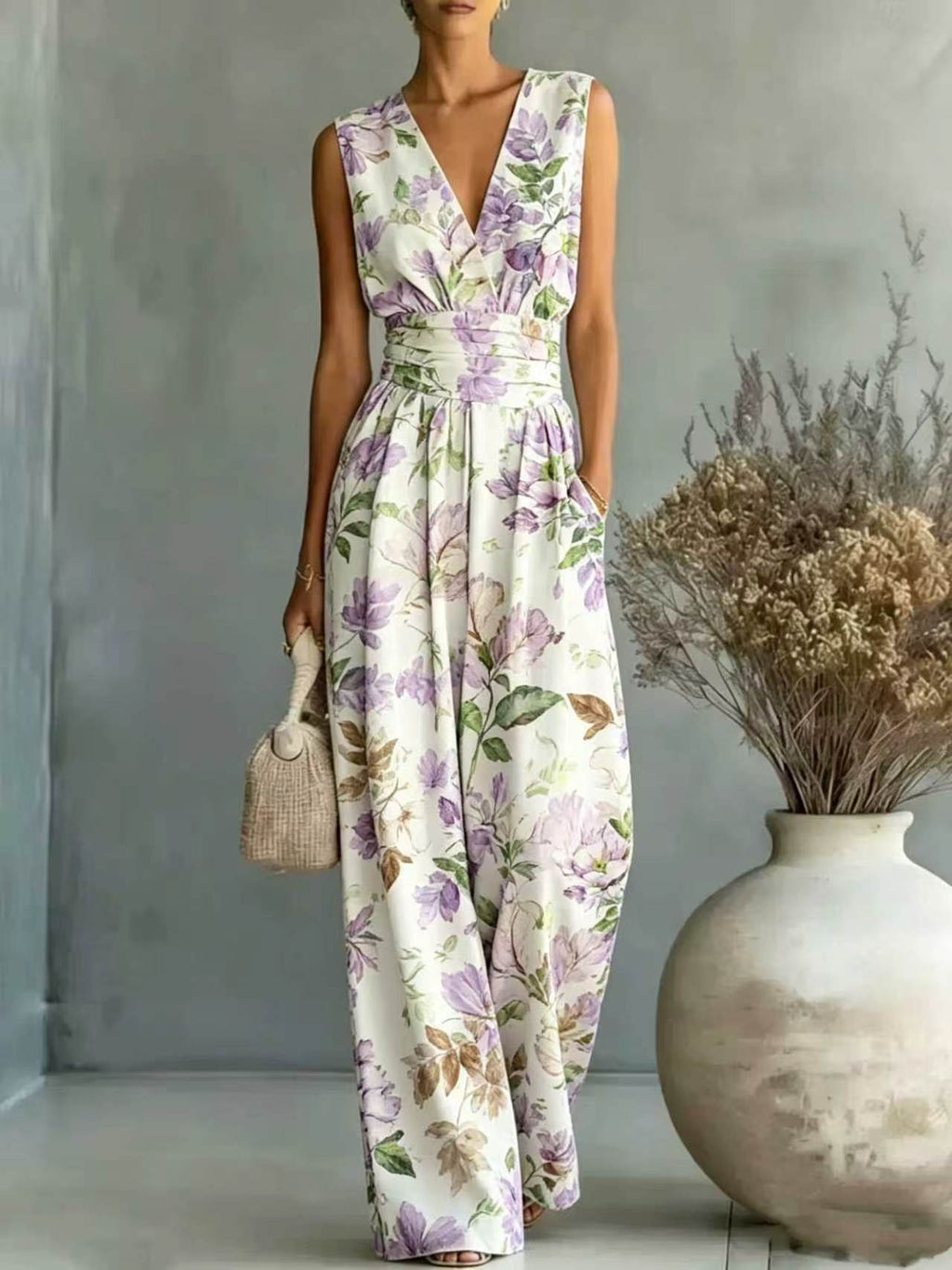 Ärmelloser Jumpsuit mit V-Ausschnitt
