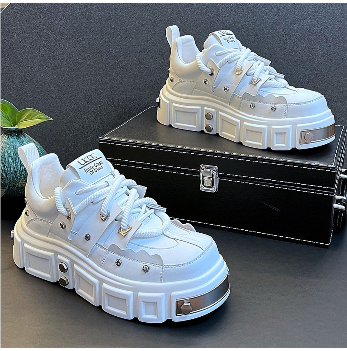 Derby-Schuhe mit Nieten und erhöhter Sohle – Bild 6 | LuxeStyle