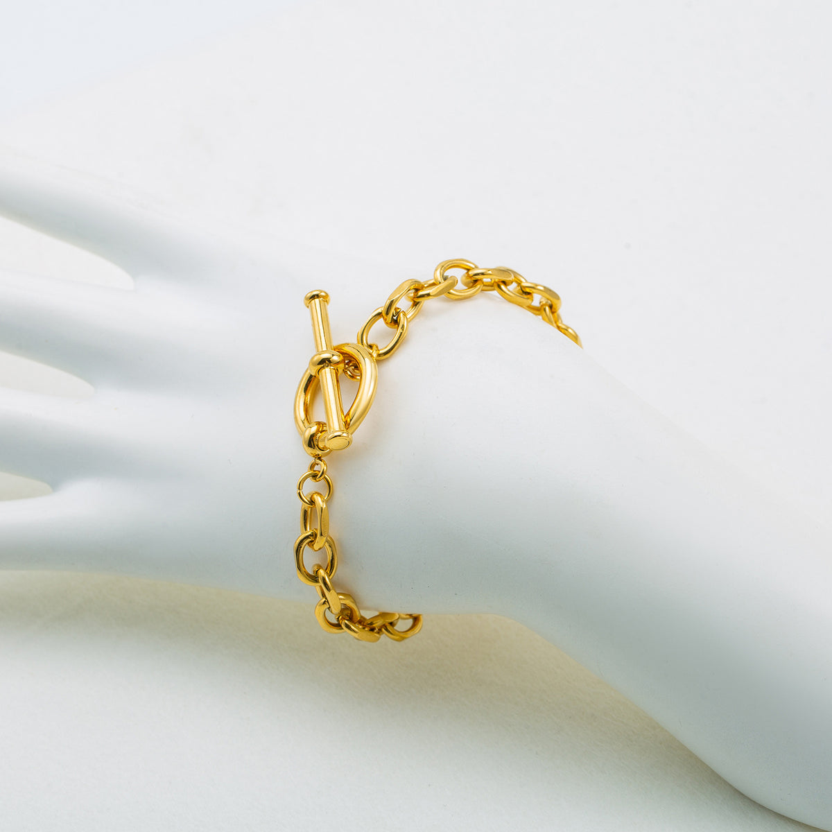 Minimalistisches Kreuzketten-Armband, vergoldet – Bild 1 | LuxeStyle