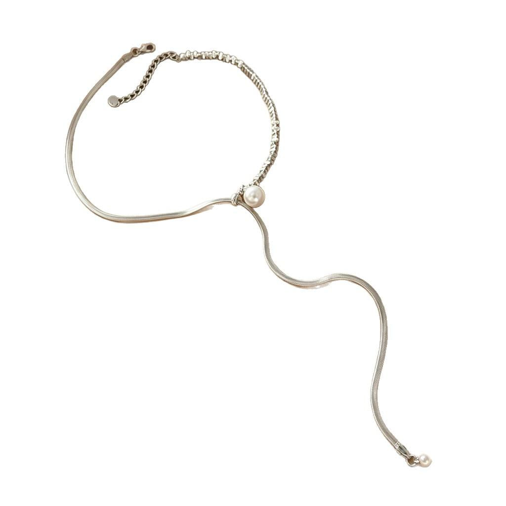 Elegante Quasten-Halskette aus mattem Silber