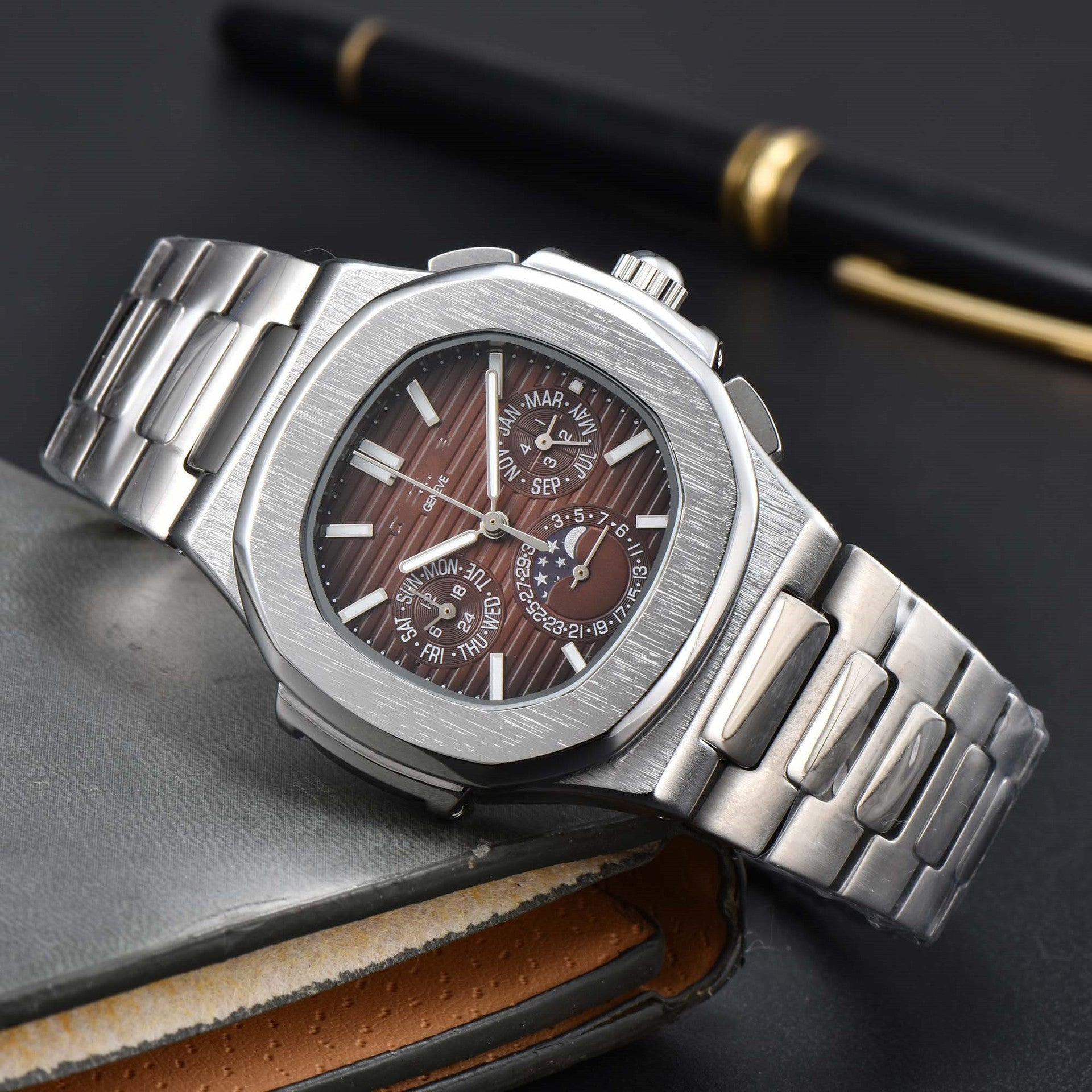 Nautilus Herrenuhr mit Stahlarmband – Ansicht 2