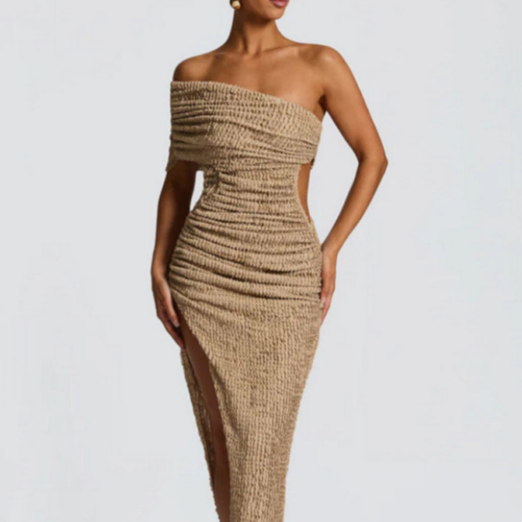 Langes Kleid mit Schlitz und Cut-Out