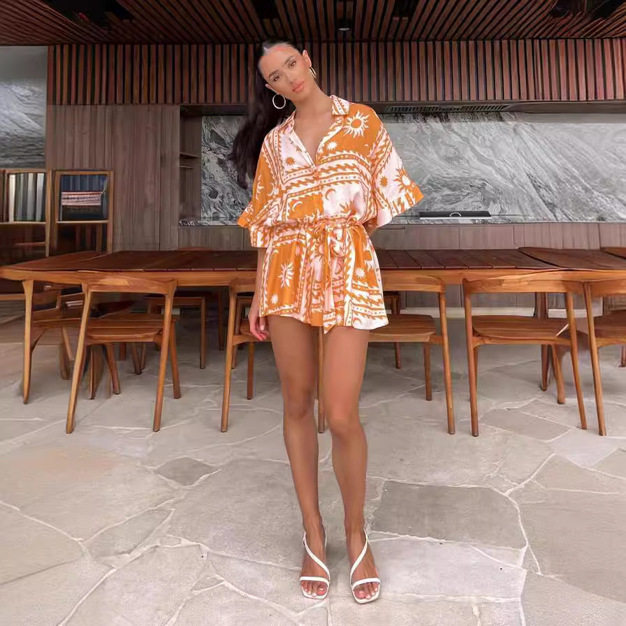 Jumpsuit mit geometrischem Print und Schnürung
