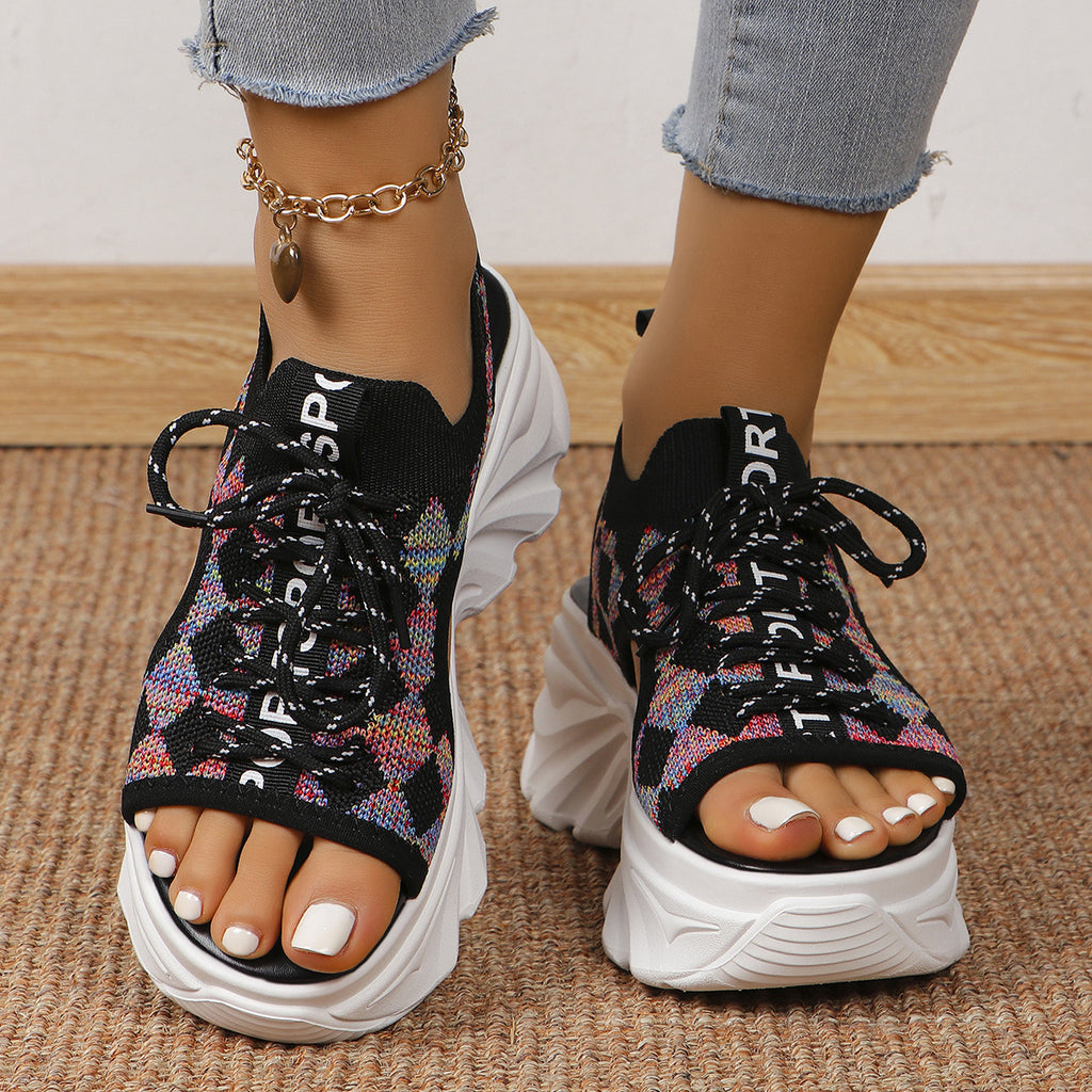 Sportliche Mesh-Sandalen mit mittlerem Absatz – Bild 8 | LuxeStyle