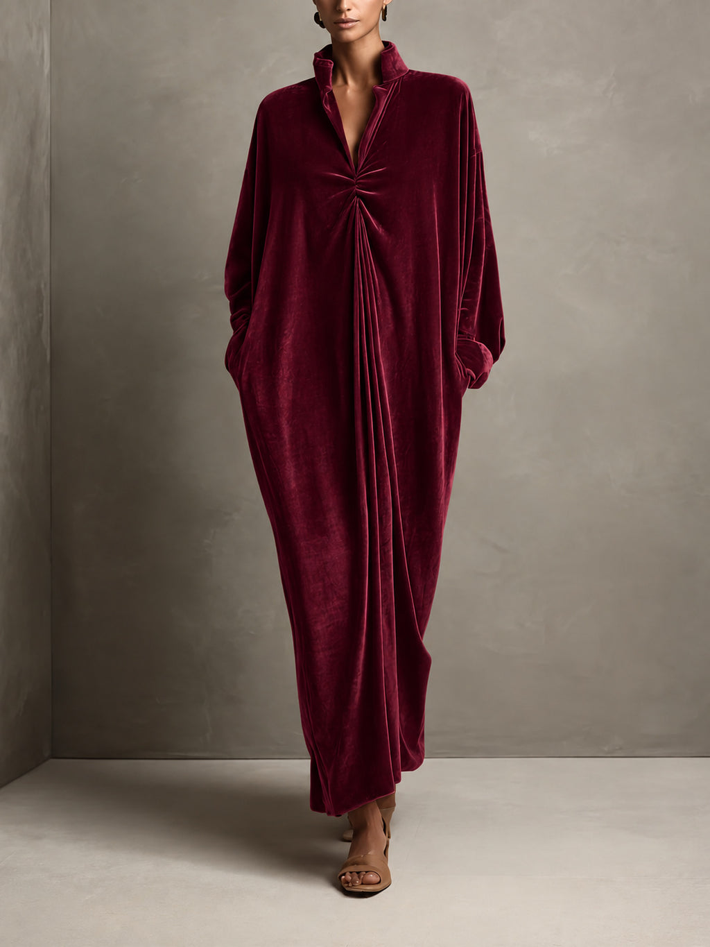 Mandarinkragen-Langkleid mit Goldsamt | LuxeStyle