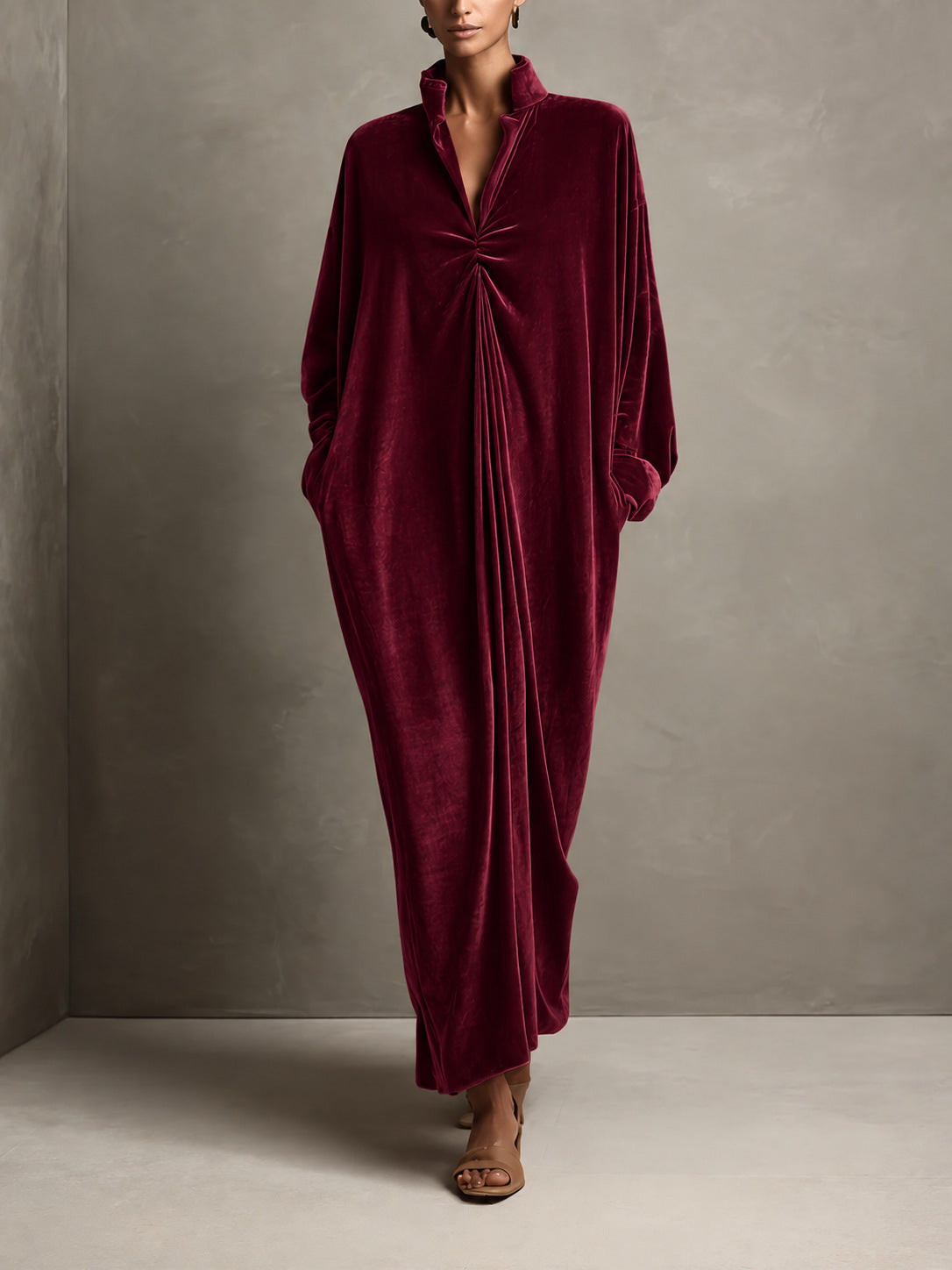 Mandarinkragen-Langkleid mit Goldsamt | LuxeStyle