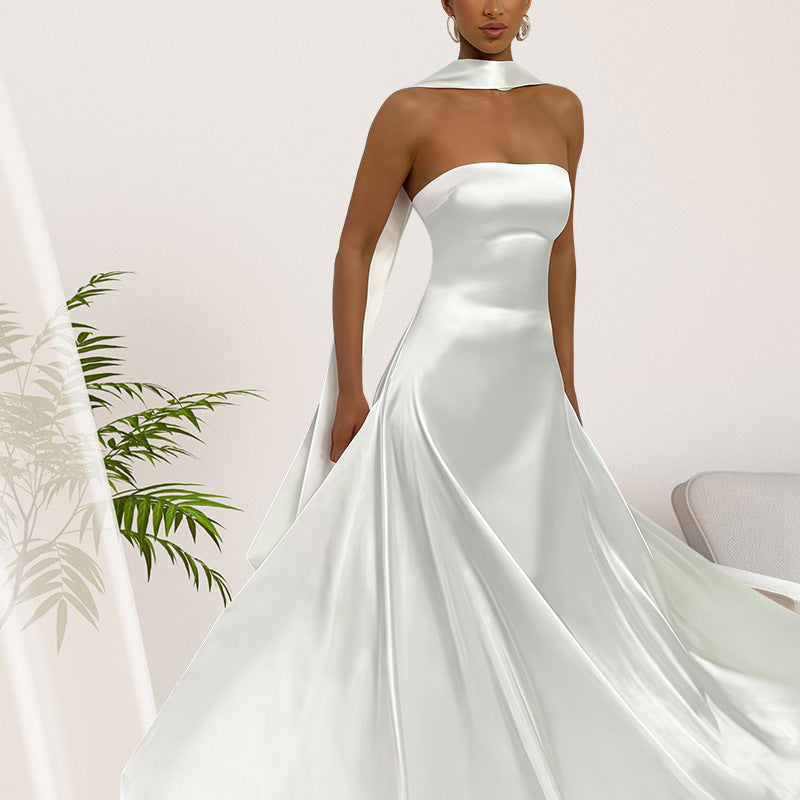 Elegantes Satin-Kleid schulterfrei