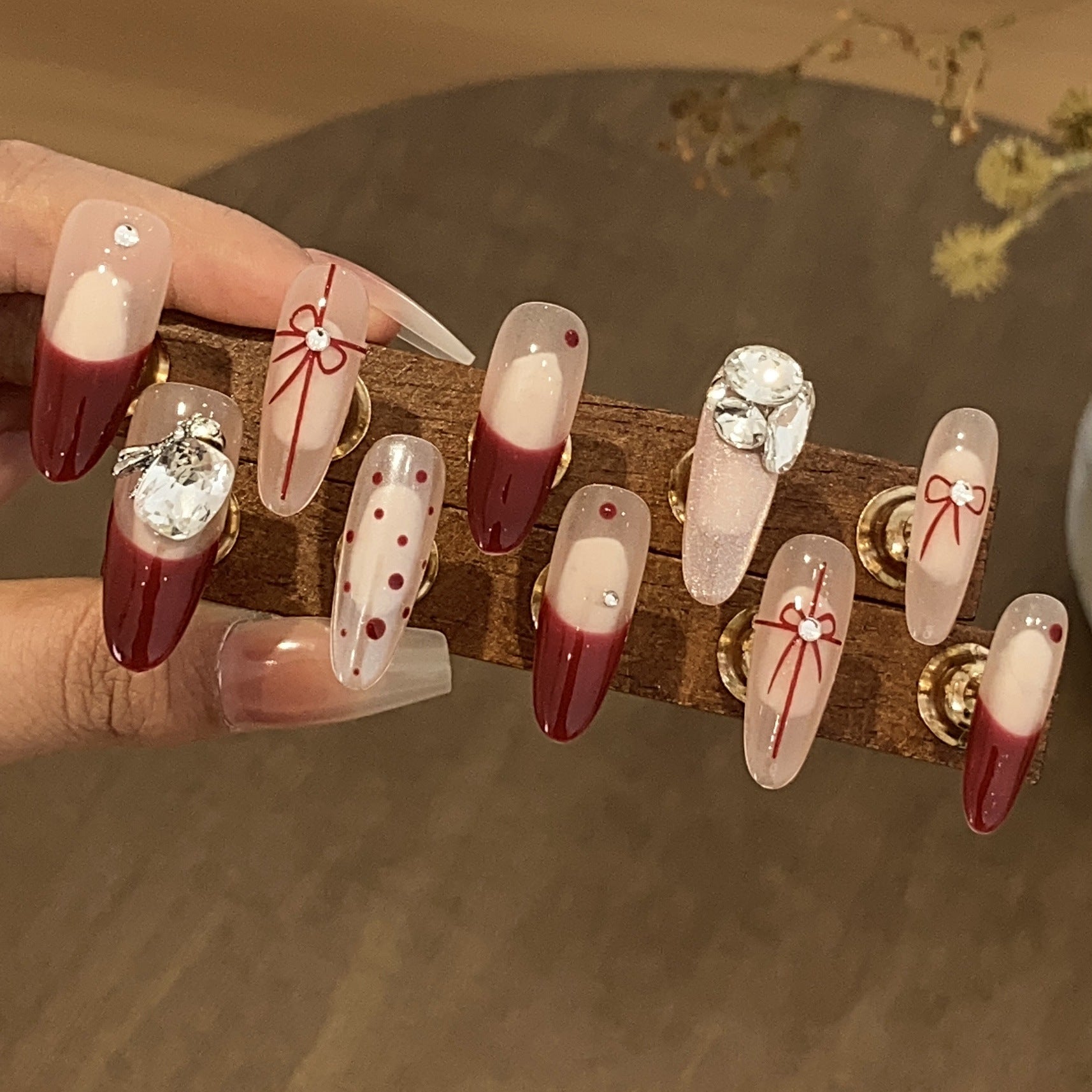 Weinroter Schmetterlings-Nagelaufkleber