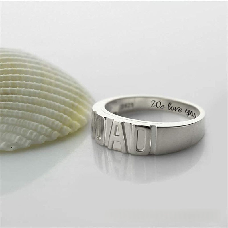 DAD Ring – Breiter Bandring mit Gravur