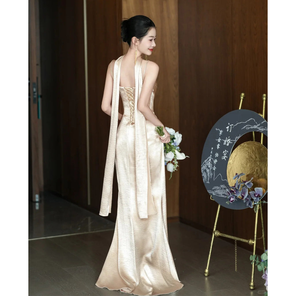 Champagnerfarbenes trägerloses Toastkleid – Bild 6 | LuxeStyle
