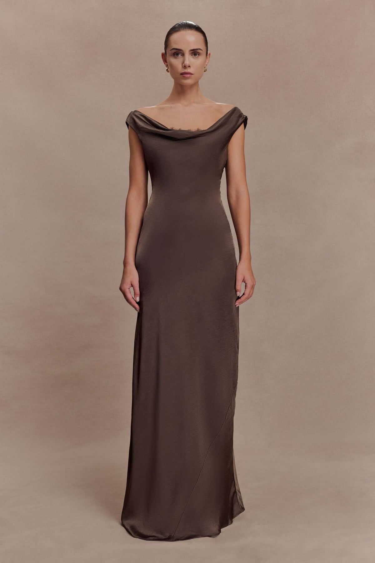 Elegantes Spitzen-Abendkleid mit U-Boot-Ausschnitt – Bild 2 | LuxeStyle