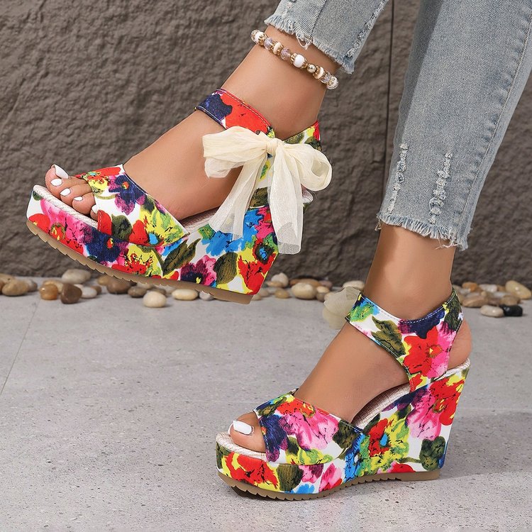 Sommer-Sandalen mit Schnürung
