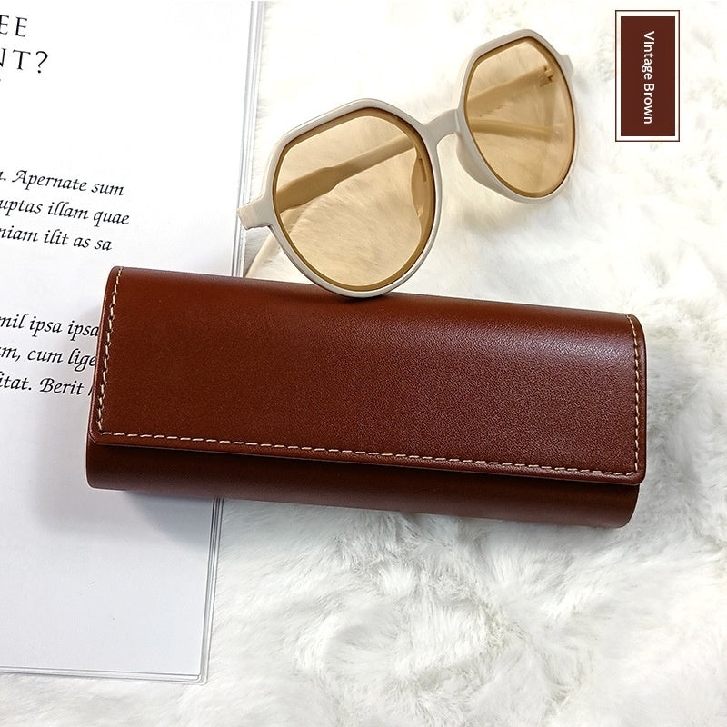 Minimalistisches Brillenetui aus Leder