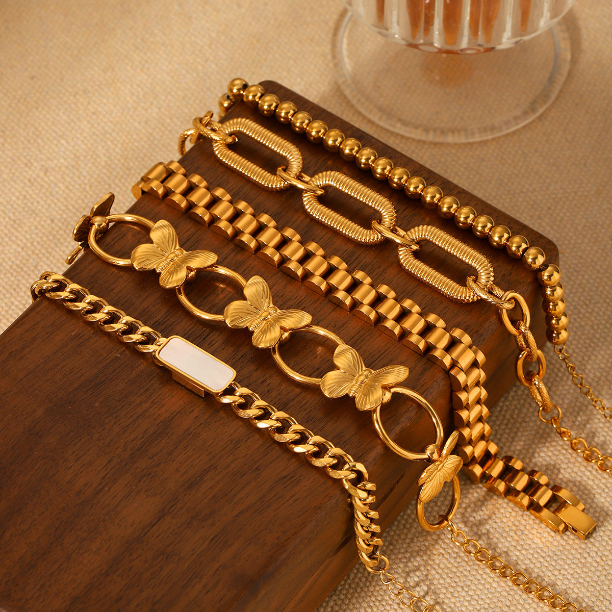 Titan-Armband mit unregelmässigem Herz-Design – Bild 3 | LuxeStyle