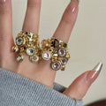 Funkelnder Vintage-Ring mit Strasskugel