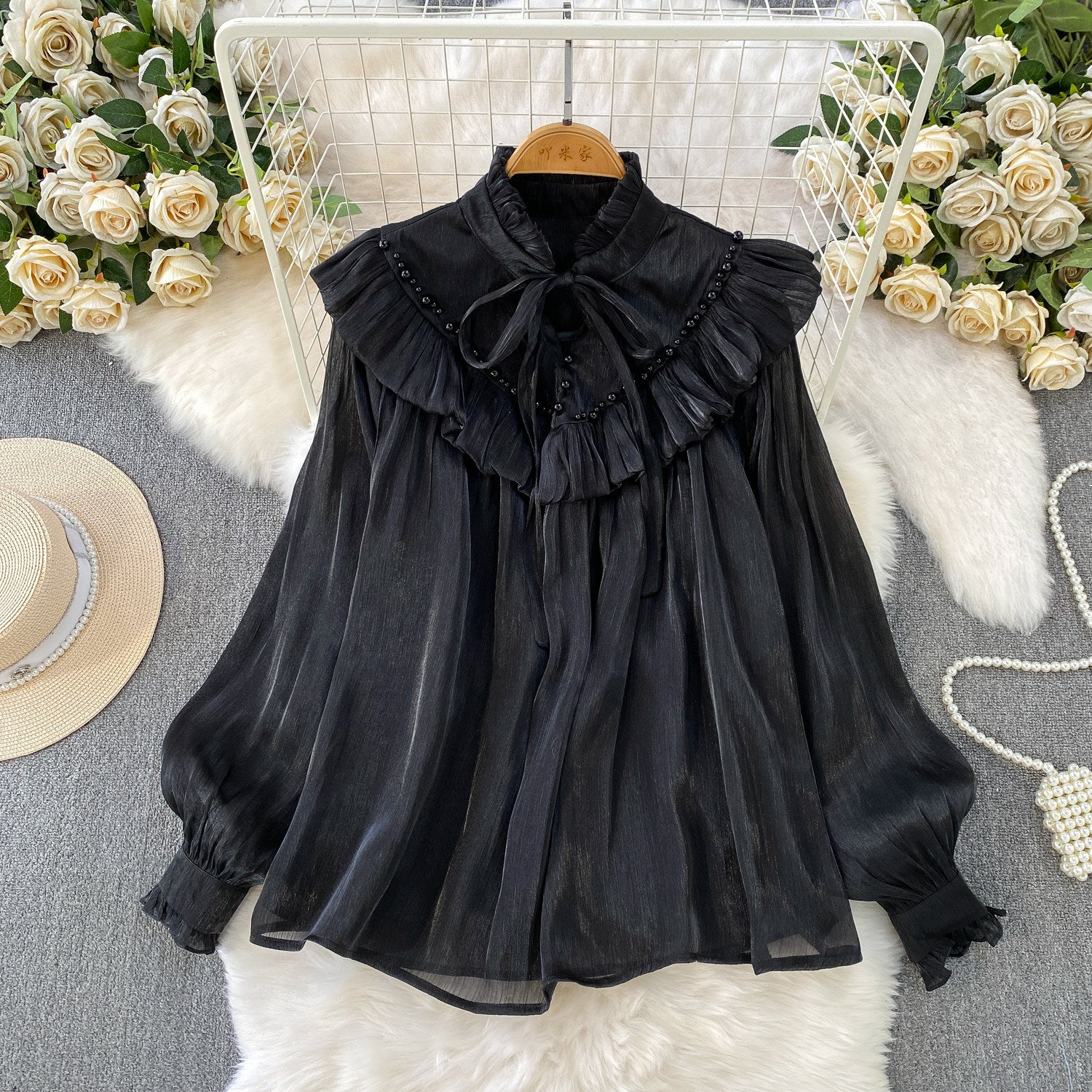 Klassische Bluse mit Spitzenbesatz