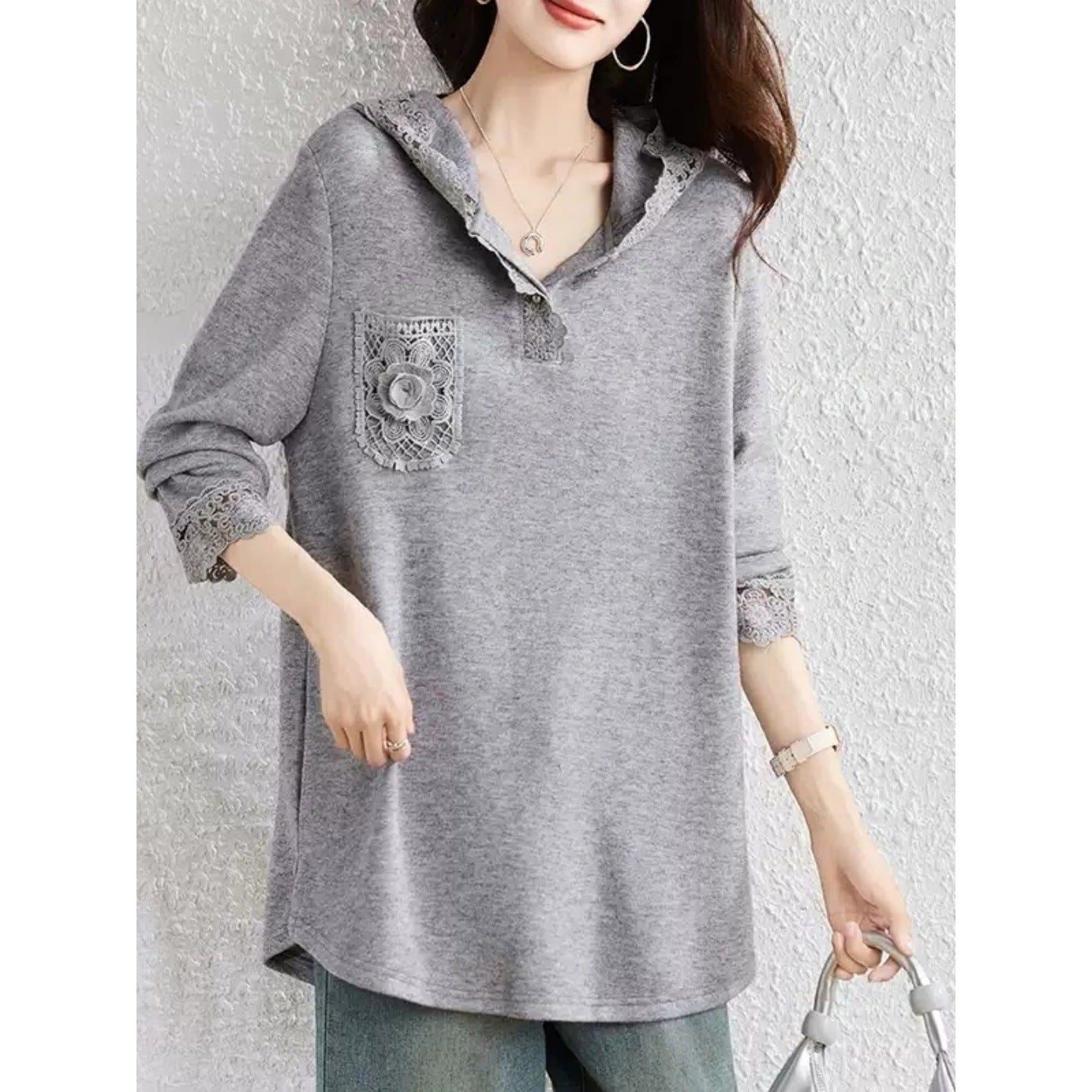 Locker sitzendes Kapuzen-Sweatshirt mit Spitze