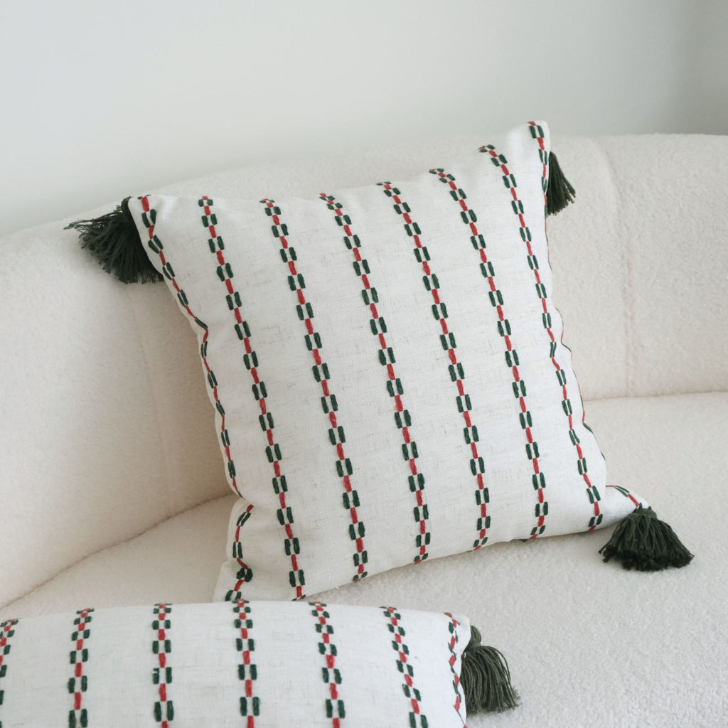 Gestreiftes Kissen mit Quasten – Bild 2 | LuxeStyle