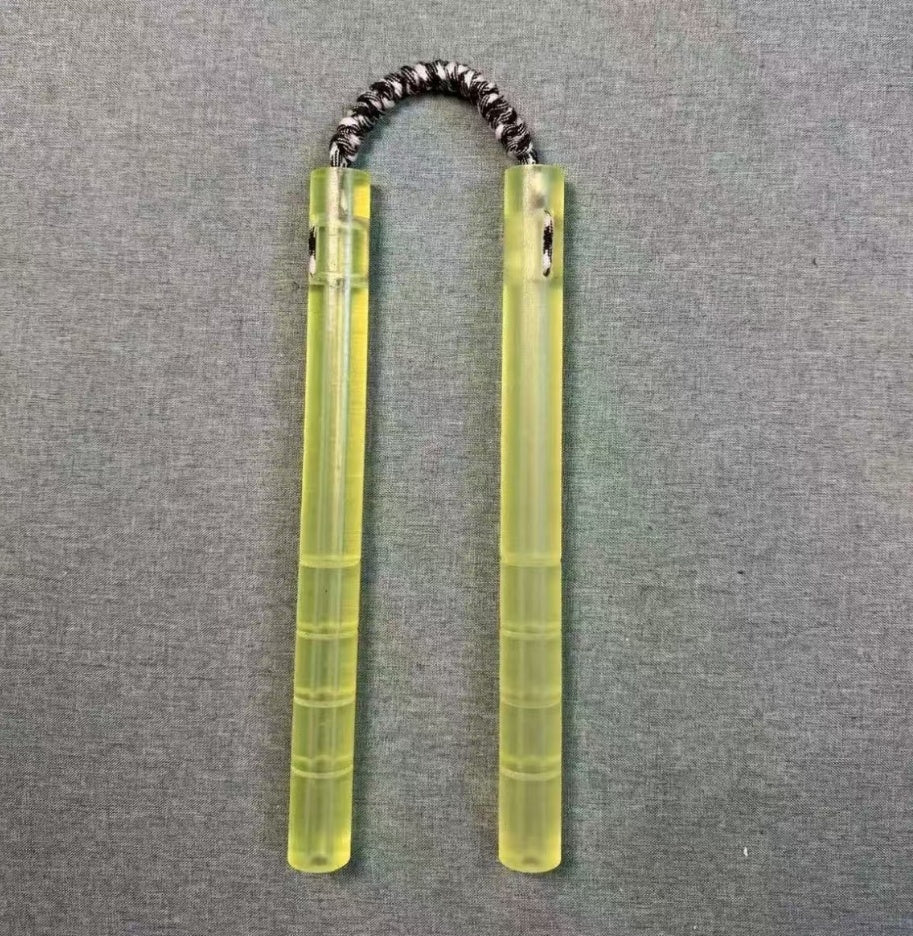 Transparenter Nunchaku aus Kunststoff