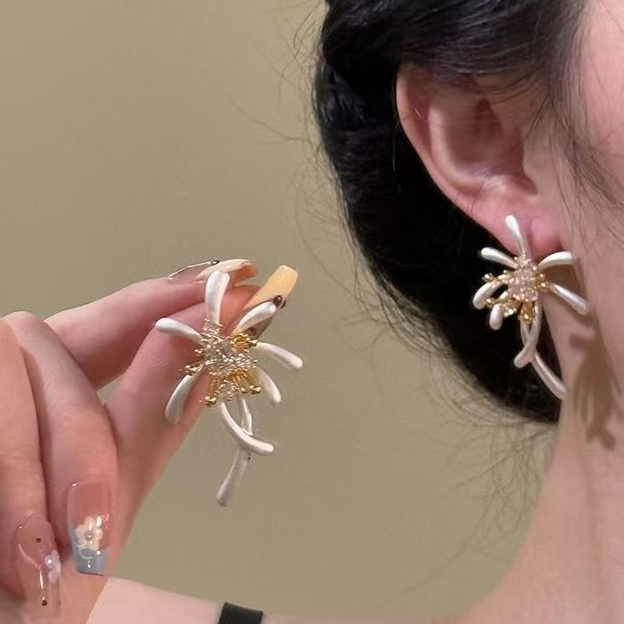 Statement-Ohrstecker Blüte Kristall Étincelle