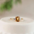Eleganter Ring mit gelbem Diamant-Effekt