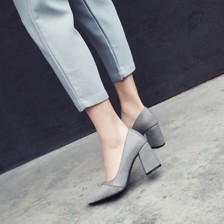 Spitze Chunky-Heel Pumps aus Wildleder