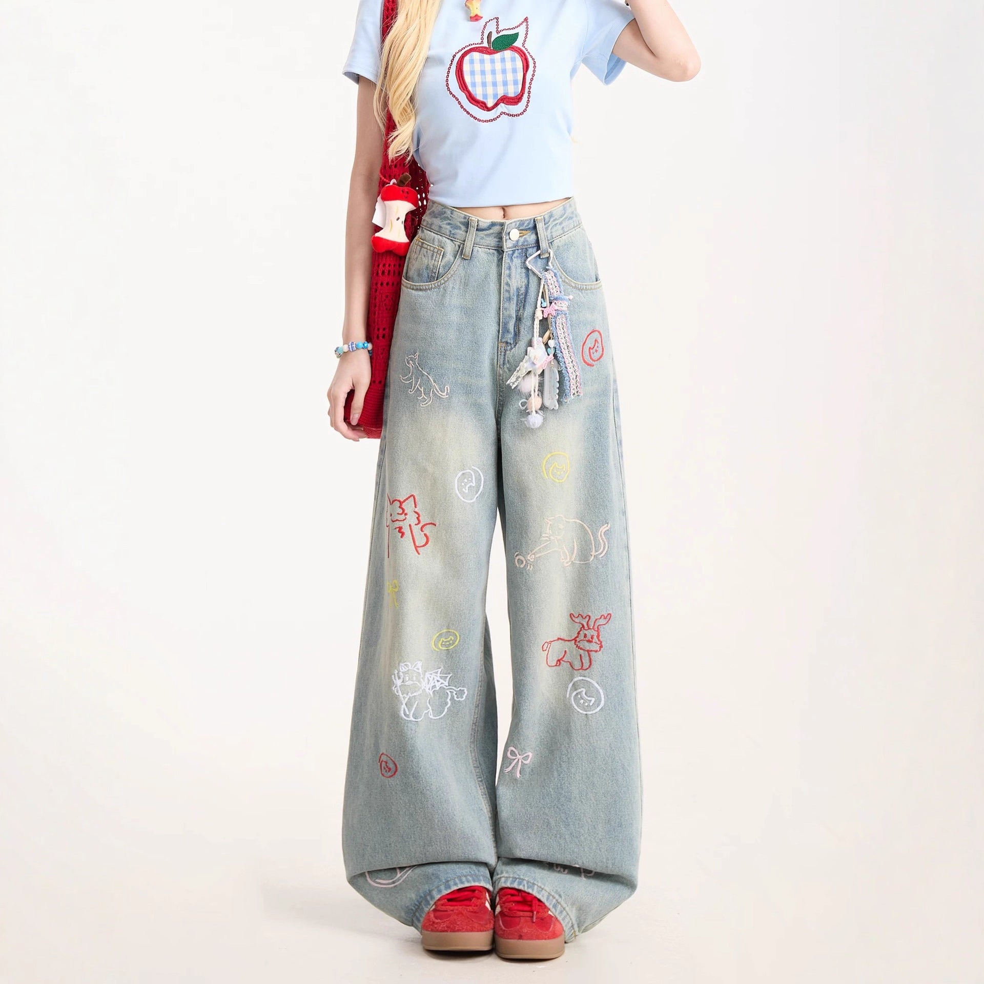 Blaue Jeans mit Cartoon-Stickerei
