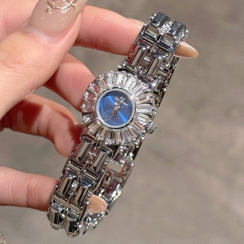 Damen-Armbanduhr mit Strass-Besatz – Bild 2 | LuxeStyle