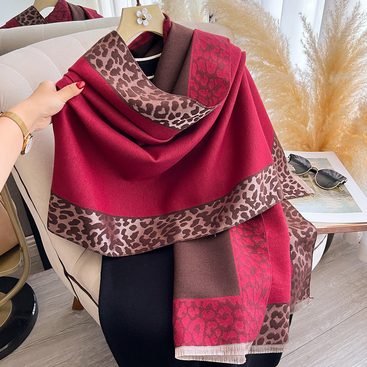 Leopardprint-Schal aus Kunstkaschmir – Bild 7 | LuxeStyle