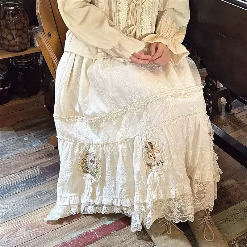 Bestickter Midirock mit Spitze und Blumenmuster