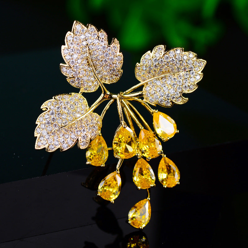 Traubenbrosche in Kupfer mit Zirkon | LuxeStyle