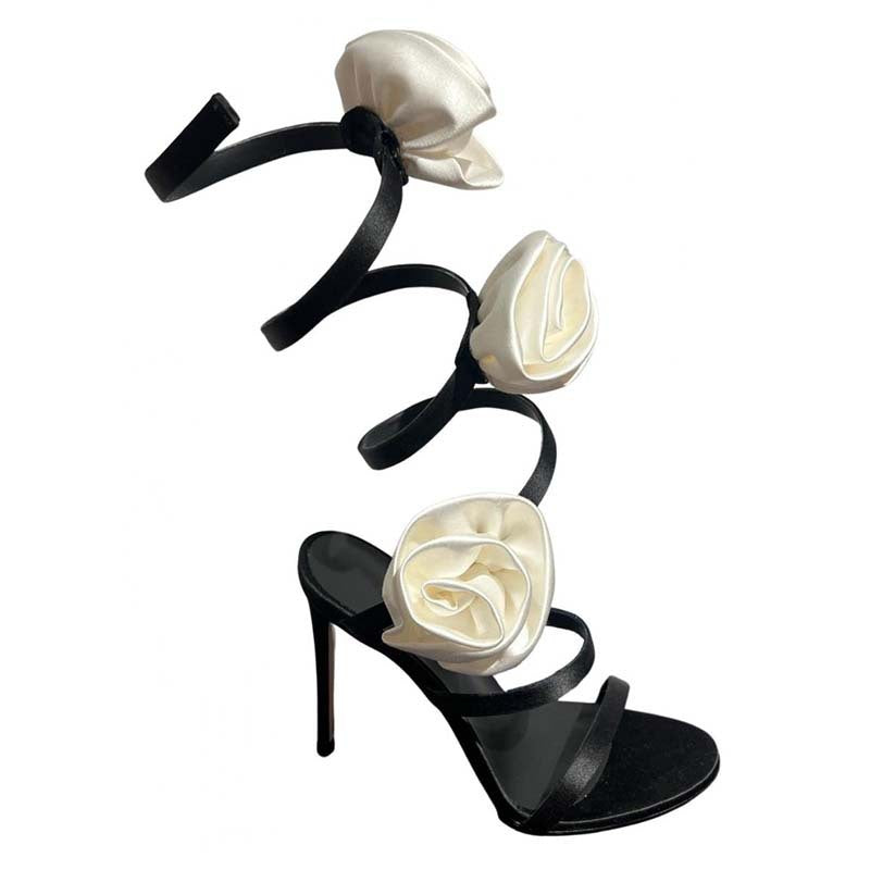 Satin-Sandalen mit Stilettoabsatz & Blumen – Bild 6 | LuxeStyle