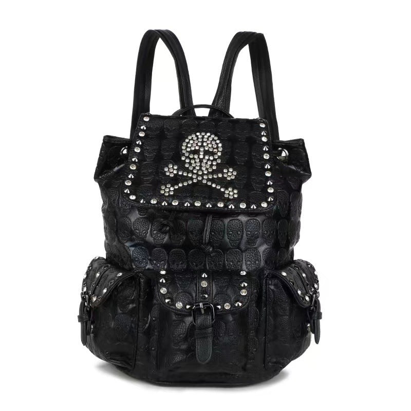 Lederrucksack mit Nieten und Diamanten