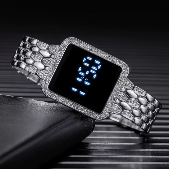 Digitale Damenuhr mit Stahlband – Bild 3 | LuxeStyle