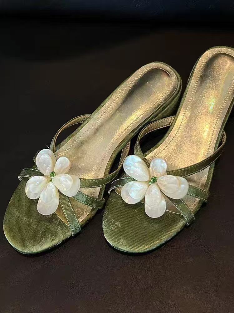 Florale Riemchen-Sandalen mit Quadratzehen – Bild 6 | LuxeStyle