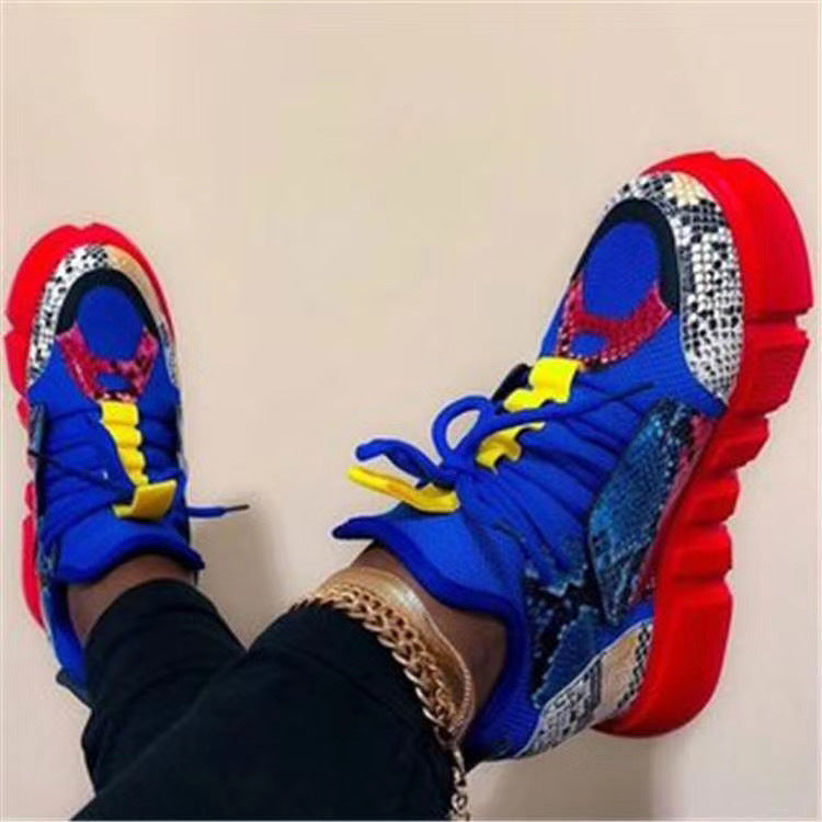 Sportliche Schnürschuhe mit flacher Sohle – Bild 2 | LuxeStyle