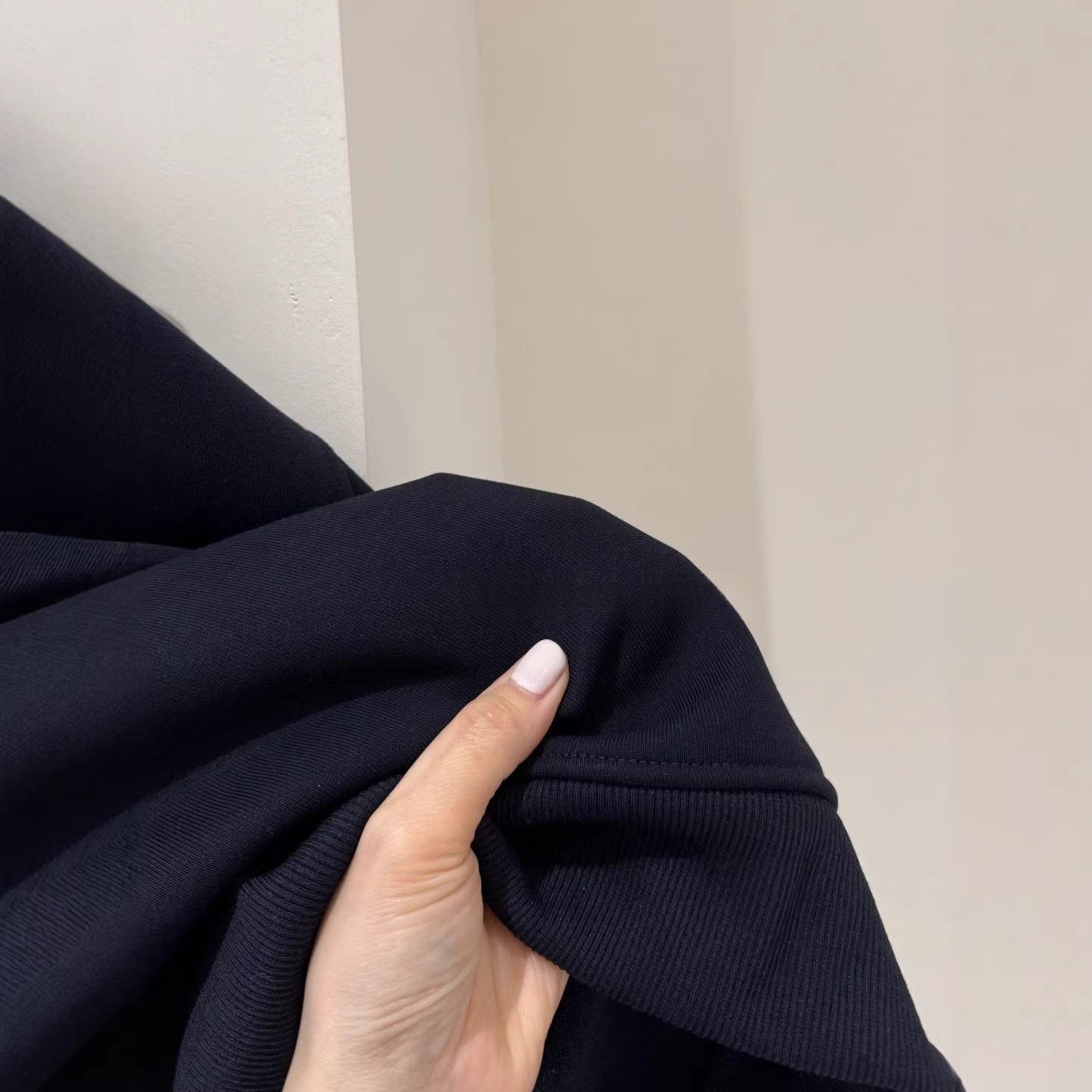 Warmer Pullover mit Kapuze