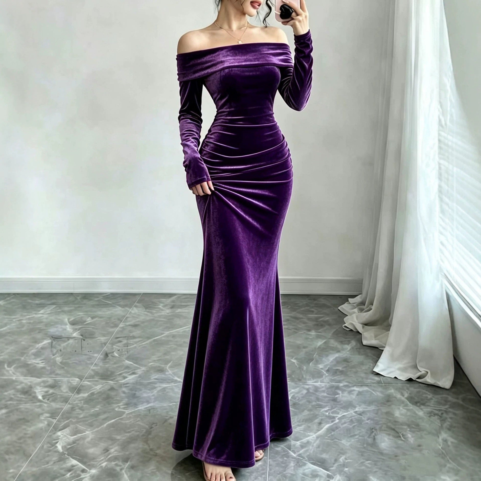 Elegantes Samtkleid mit Off-Shoulder-Design