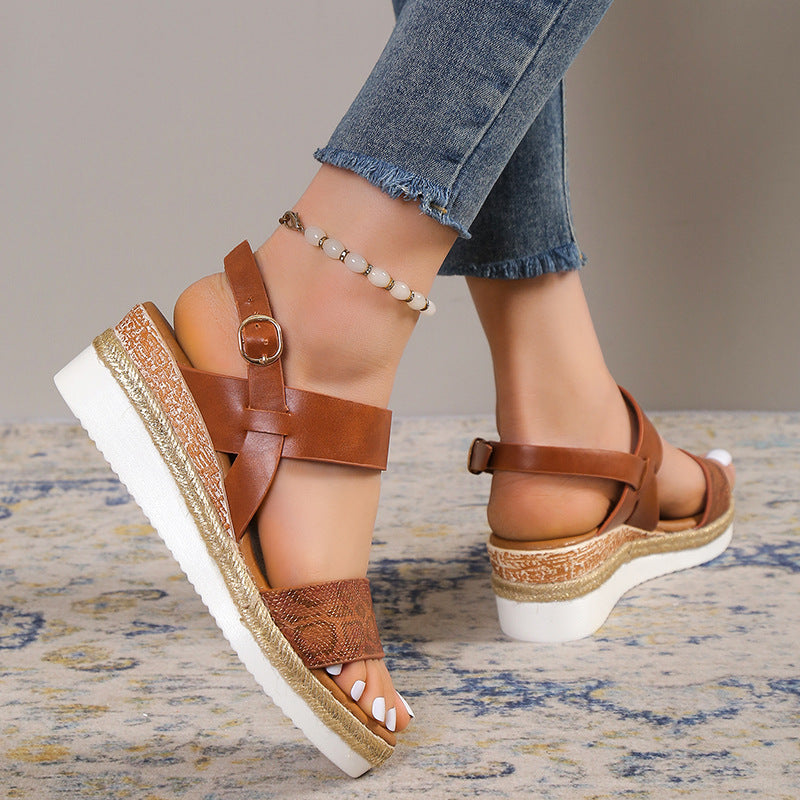 Keilabsatz-Sandalen mit breitem Riemen – Bild 3 | LuxeStyle