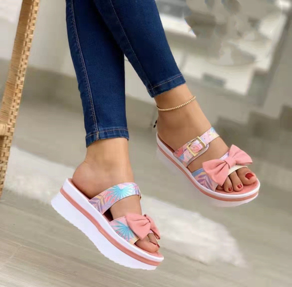 Sandalen mit Schleife und Plateau – Bild 2 | LuxeStyle